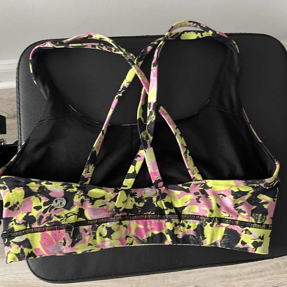 Lululemon energy bra size 4 - Picture 2 of 3